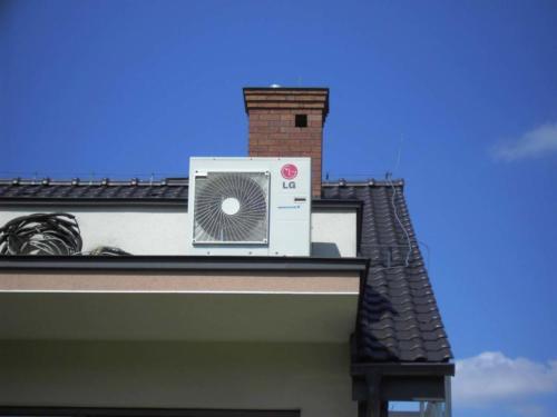 Zamontowana sprężarka i wentylator klimatyzacji w Swoszowicach na dachu domu